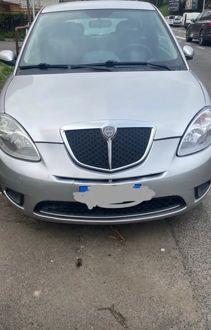 Lancia Y Y 1.2 16v LX c/AC Plateado - 1