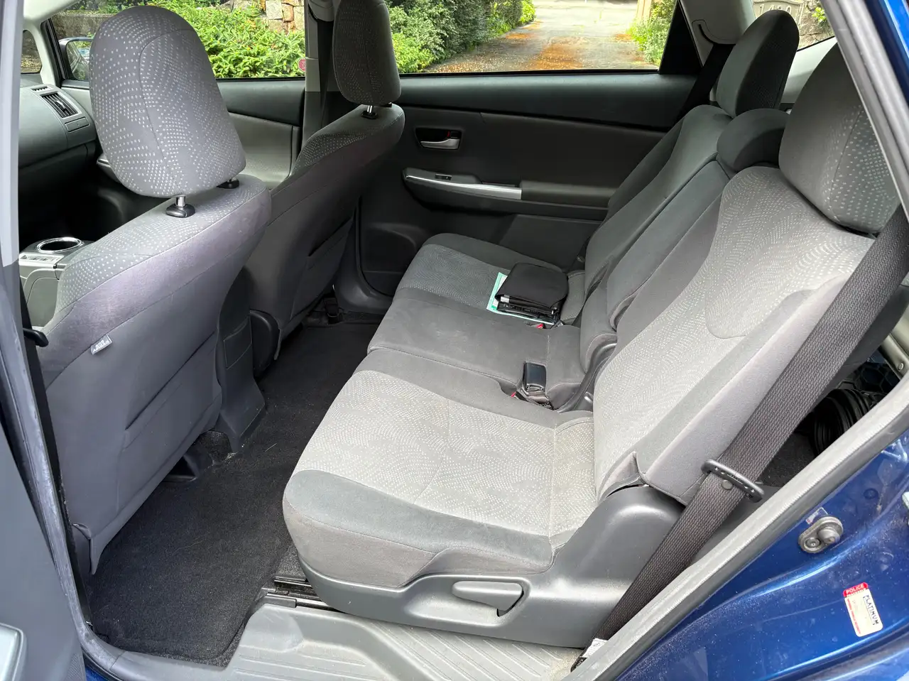 Toyota Prius v photo Toyota Prius v