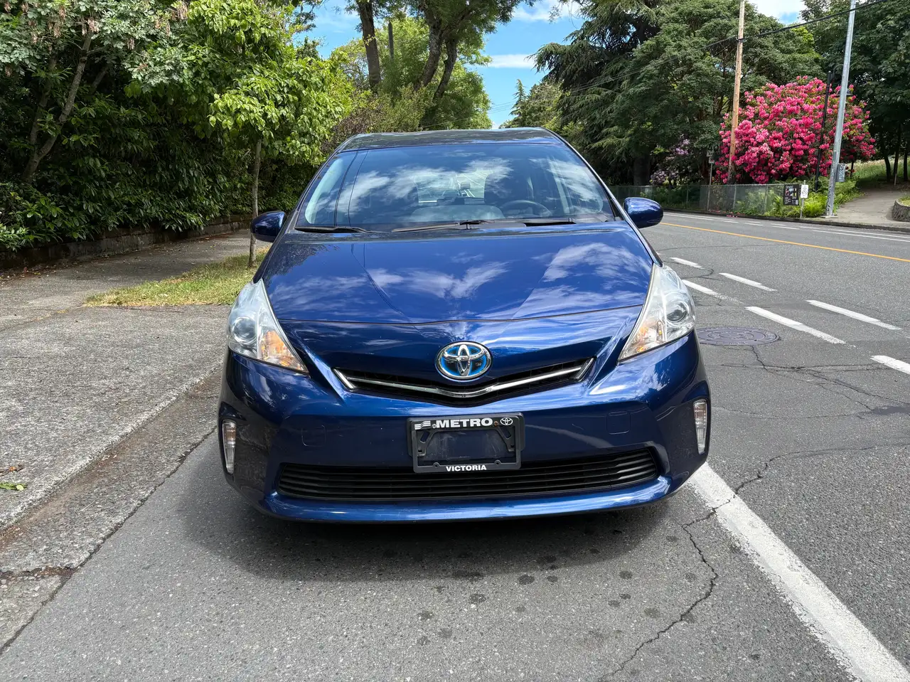 Toyota Prius v photo Toyota Prius v