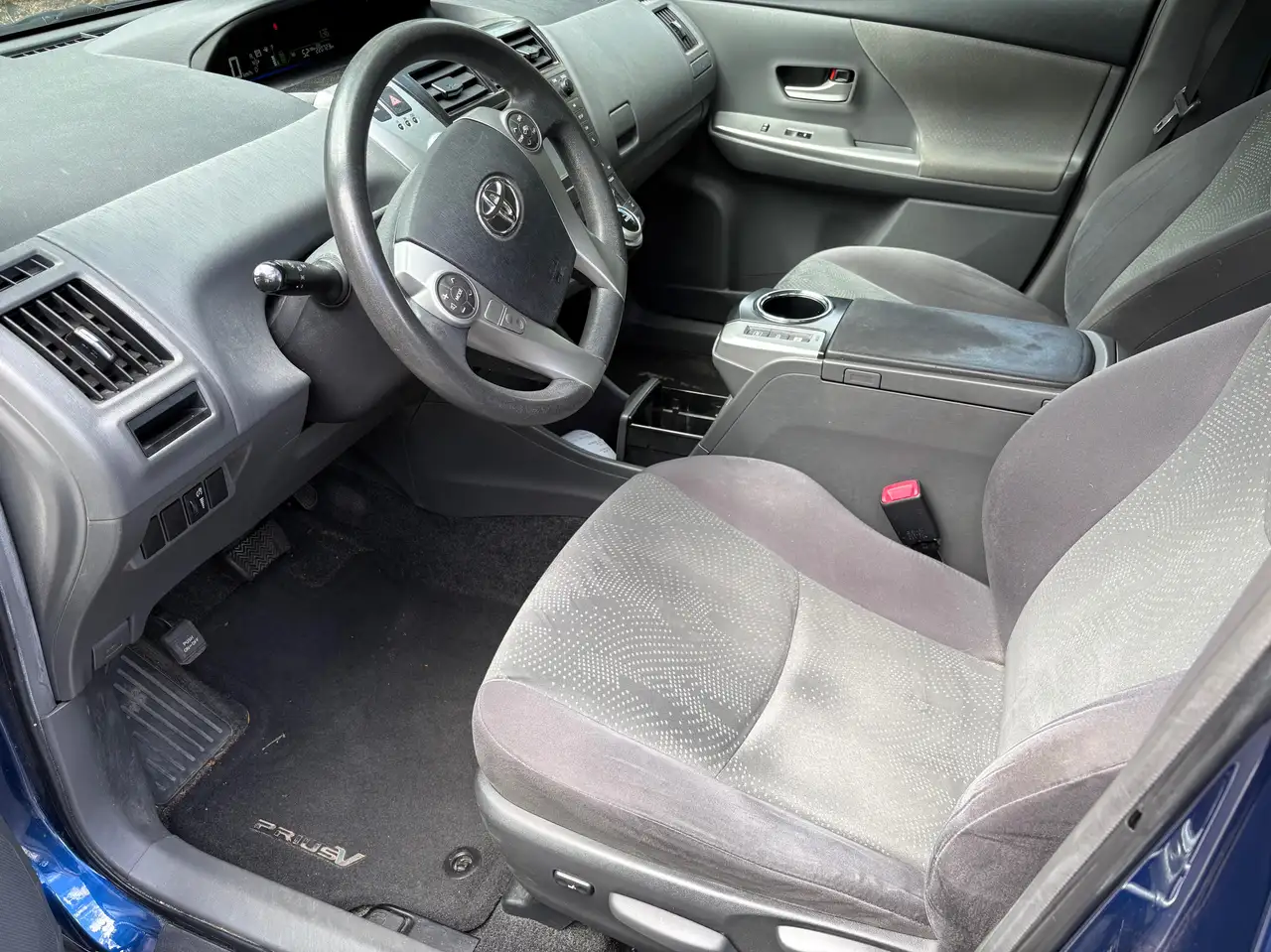 Toyota Prius v photo Toyota Prius v