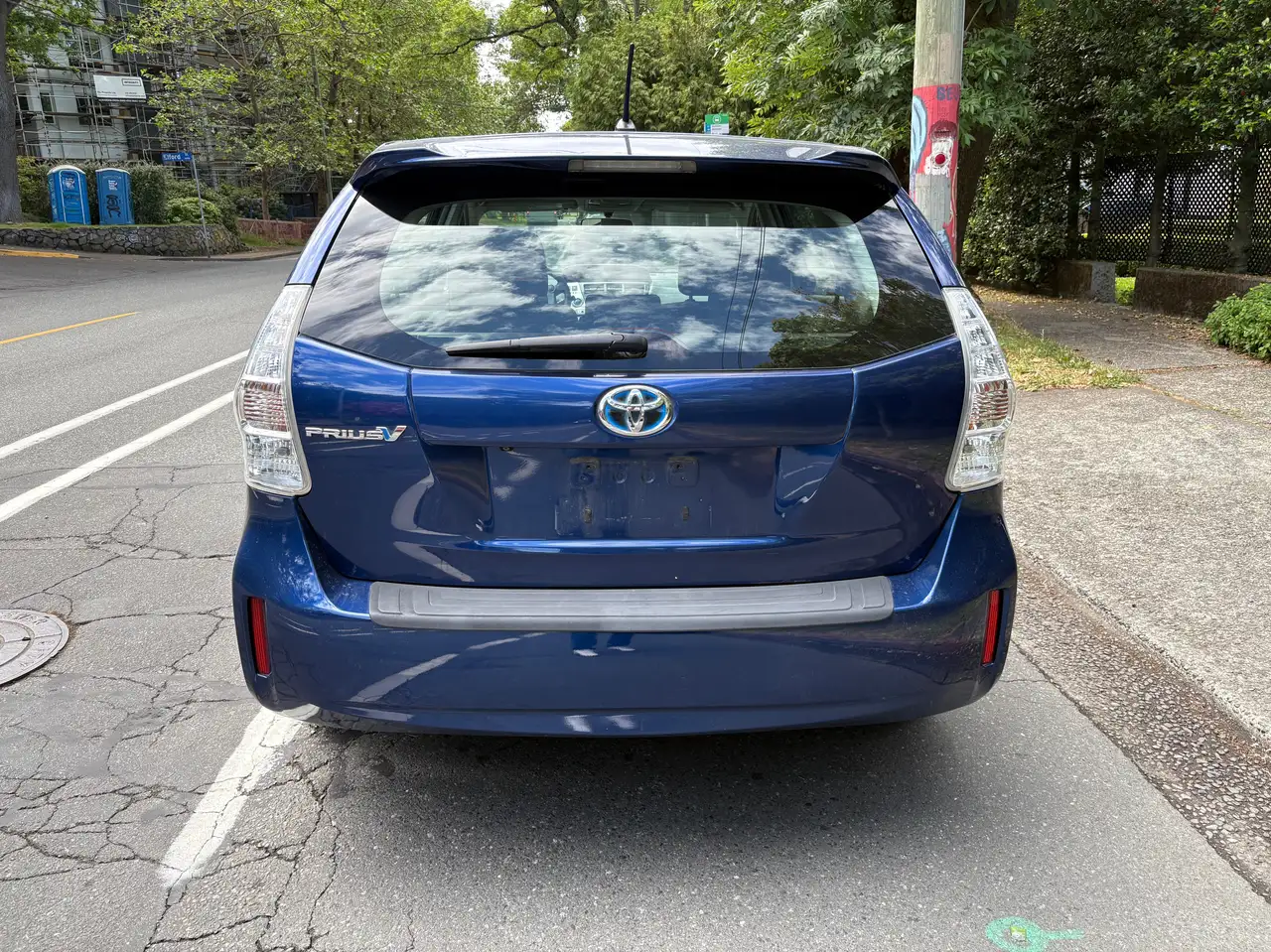 Toyota Prius v photo Toyota Prius v