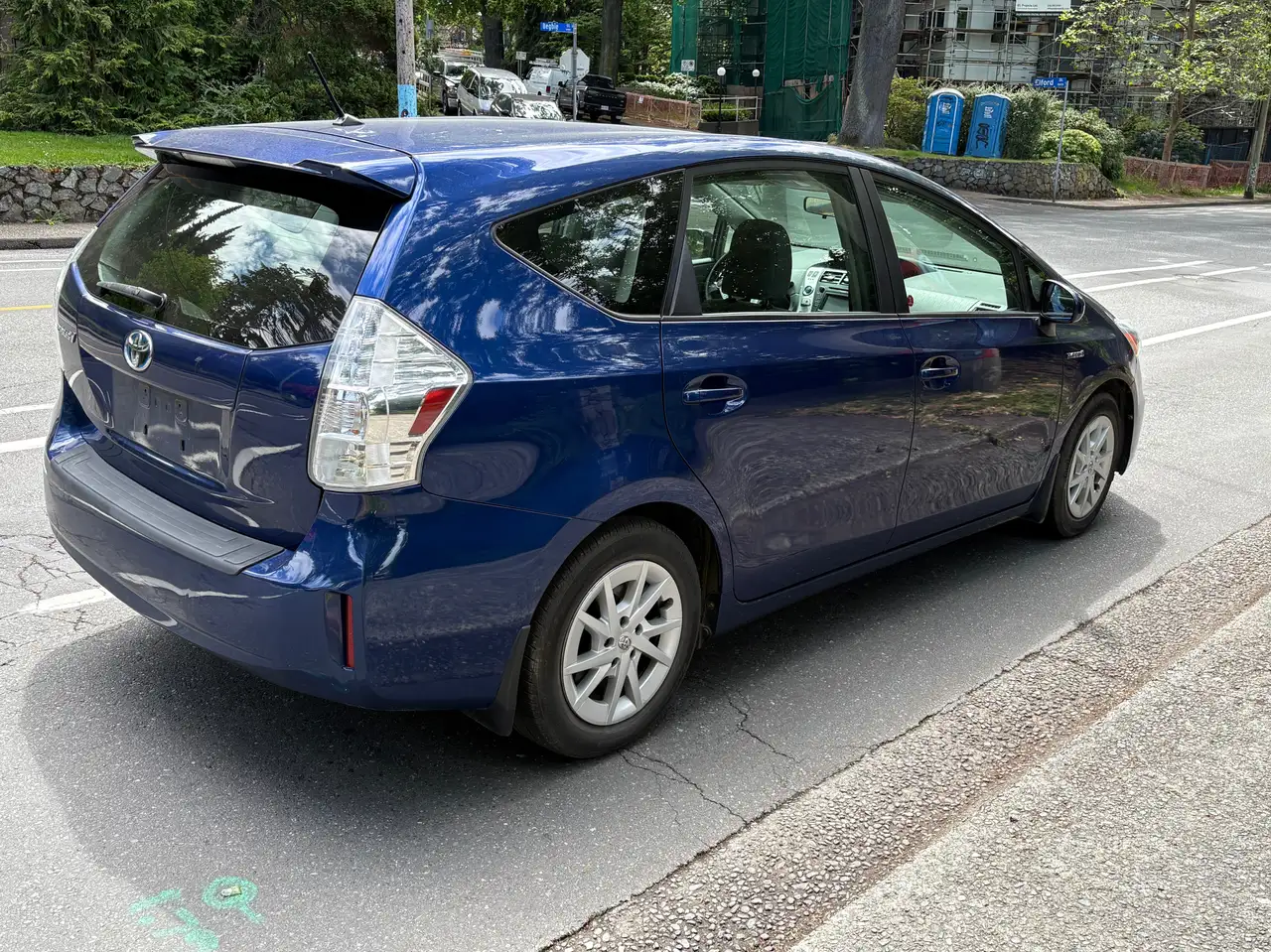 Toyota Prius v photo Toyota Prius v