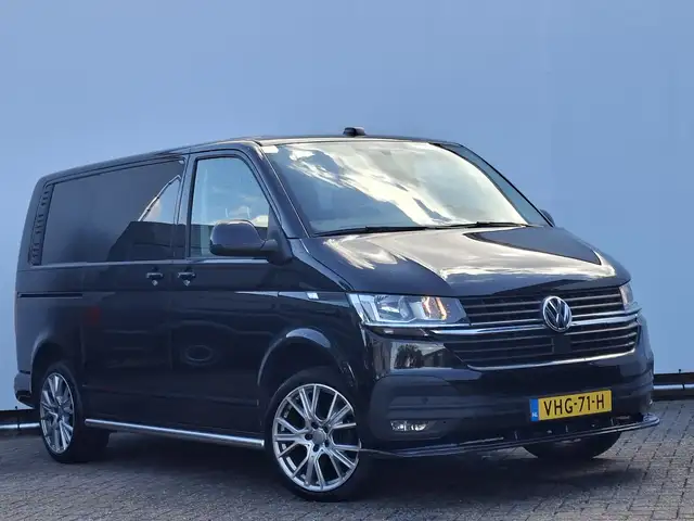 Volkswagen Transporter view 11
