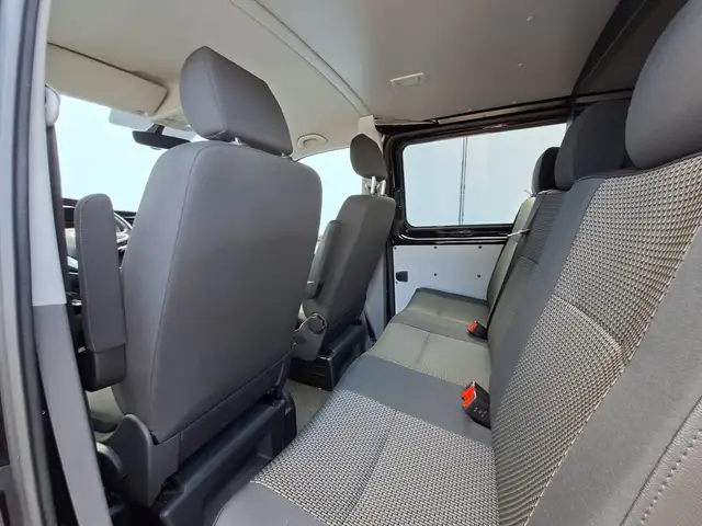 Volkswagen Transporter view 10