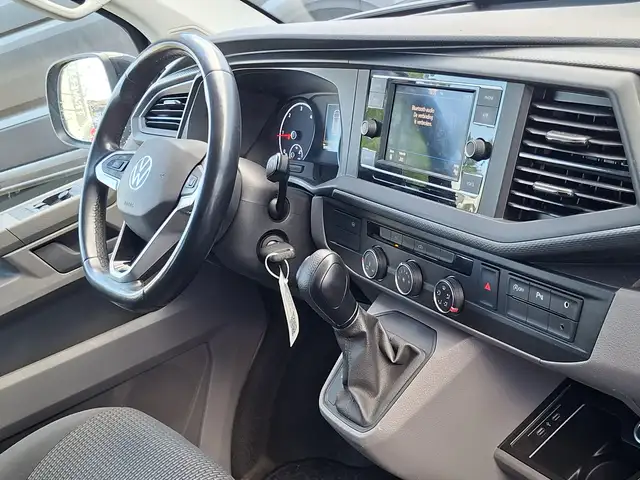 Volkswagen Transporter view 3