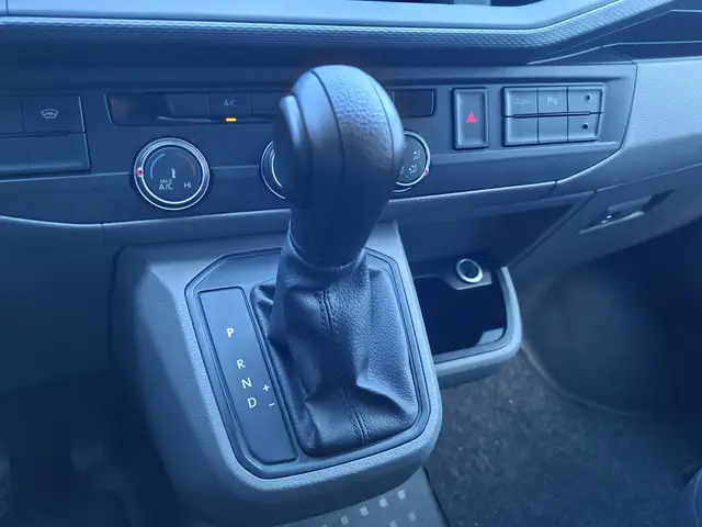 Volkswagen Transporter view 14