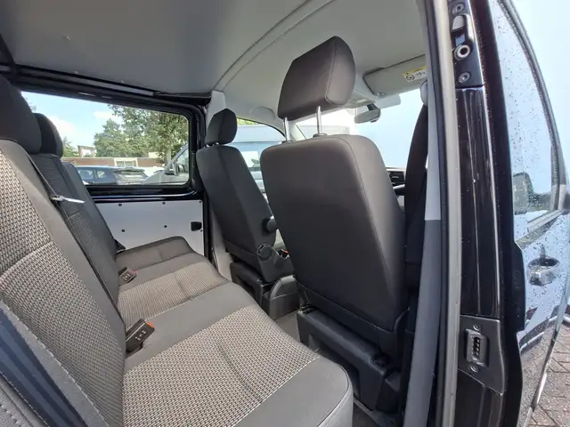 Volkswagen Transporter view 15