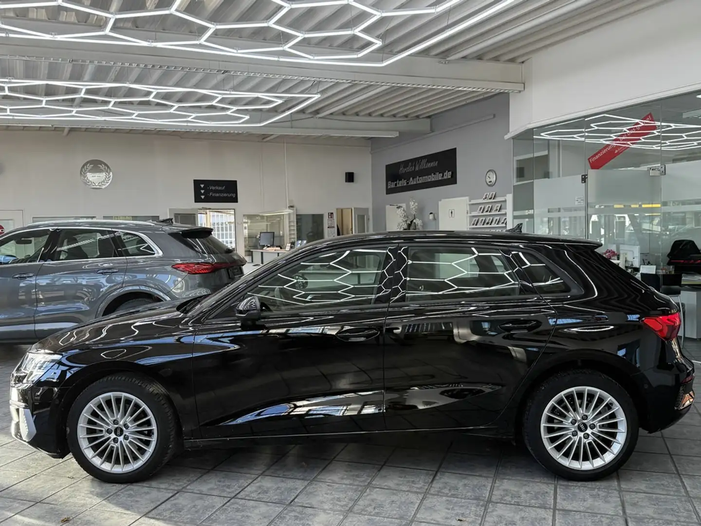 Audi A3 Sportback 30 TDI advanced, LED, Navi, Kamera Schwarz - 2