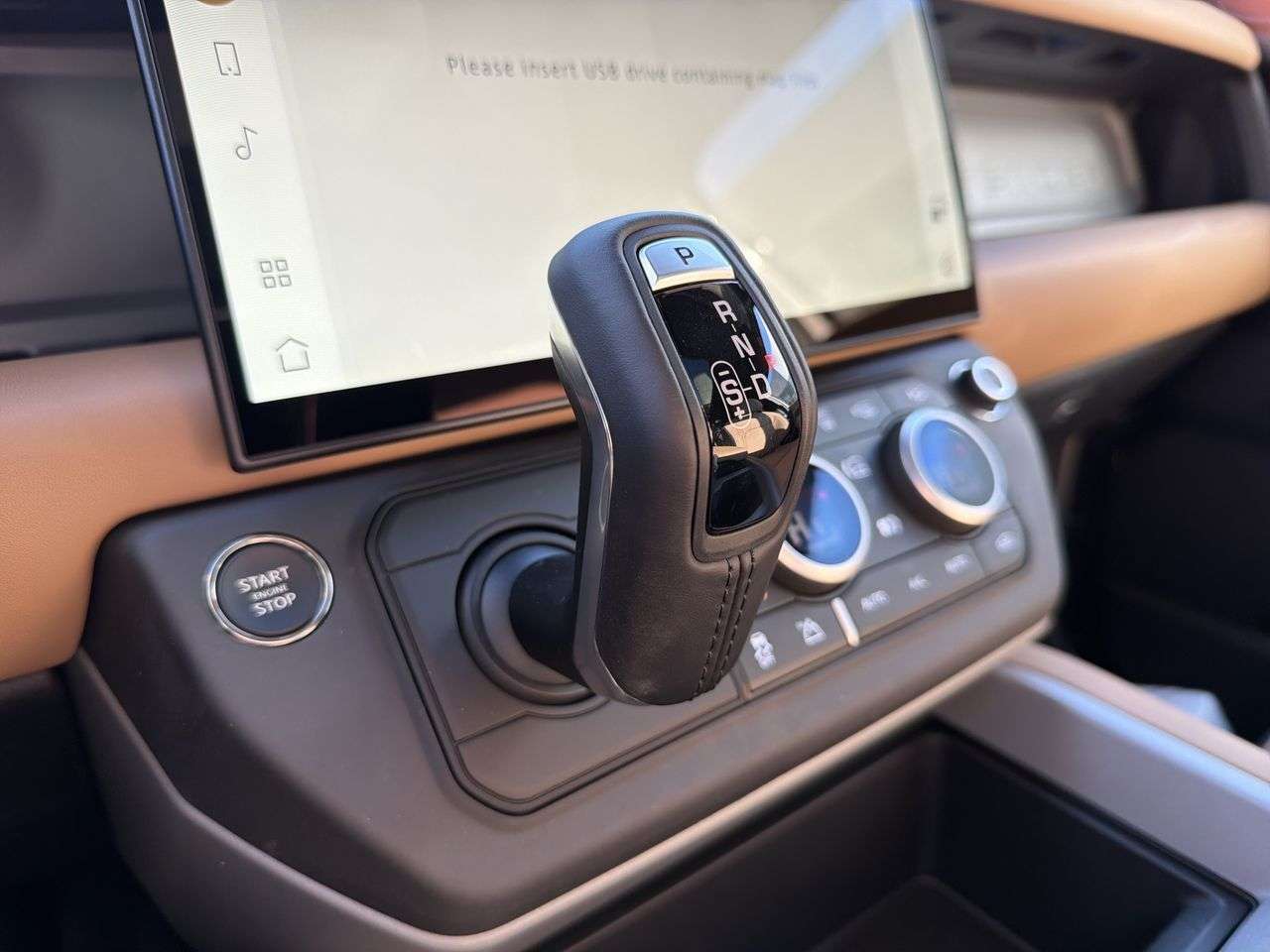 2026 Land Rover Defender 110 P400 X thumb 17
