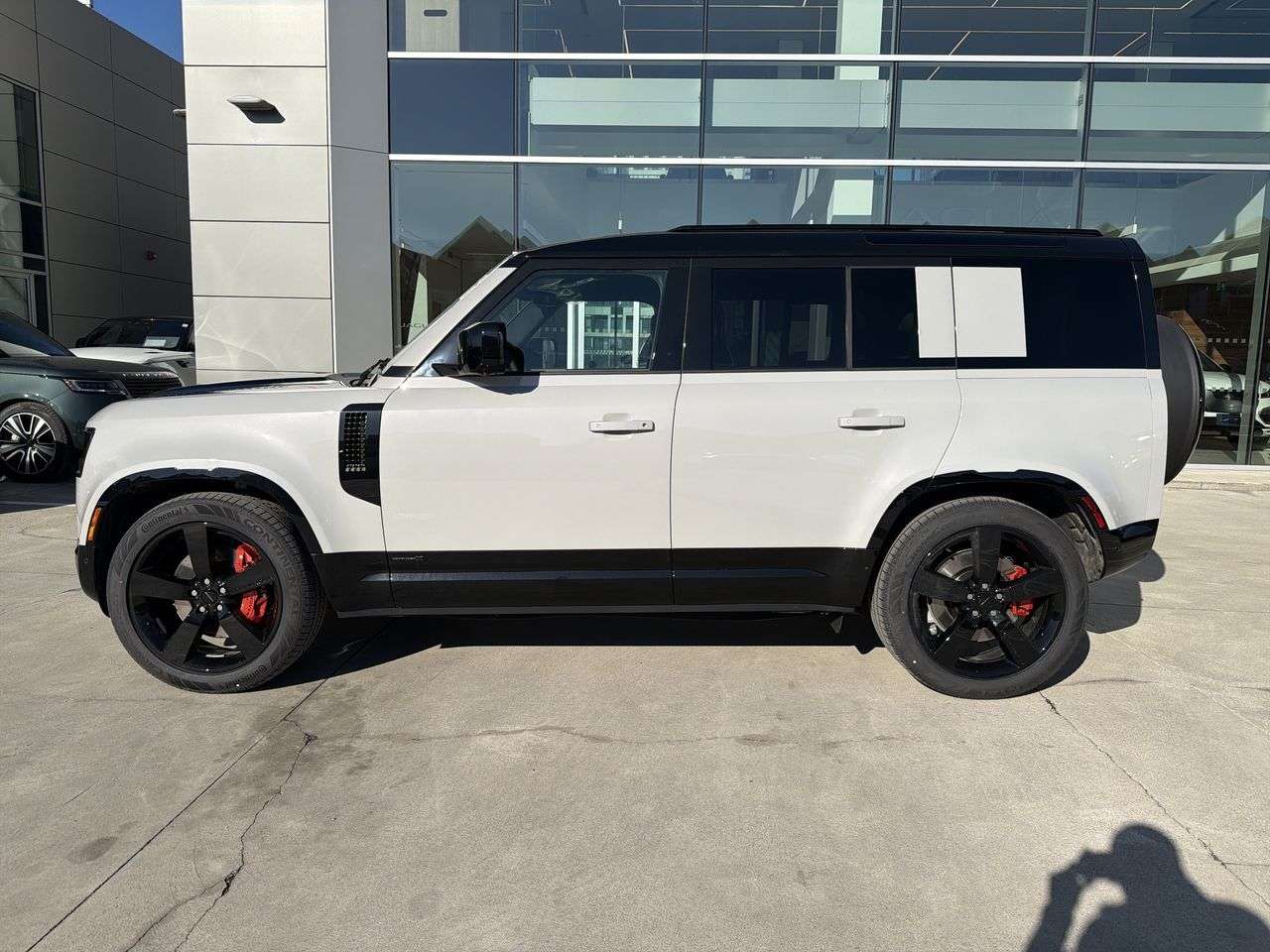 2026 Land Rover Defender 110 P400 X alt 5