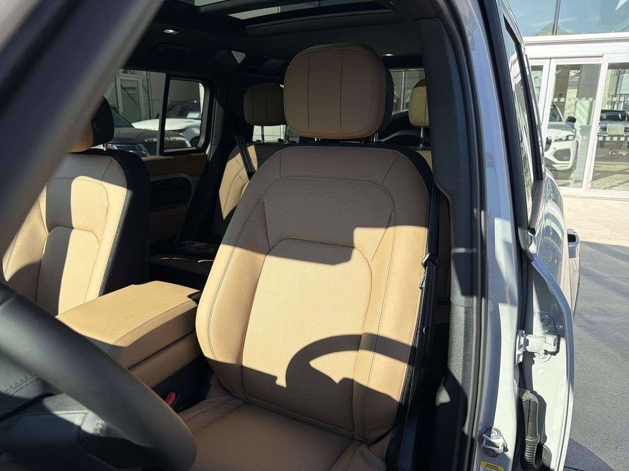2026 Land Rover Defender 110 P400 X thumb 8