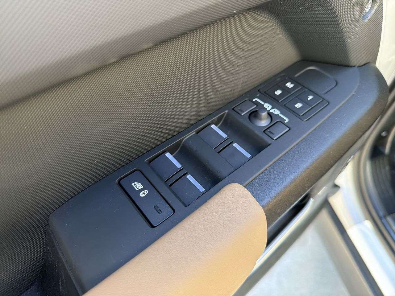 2026 Land Rover Defender 110 P400 X thumb 10