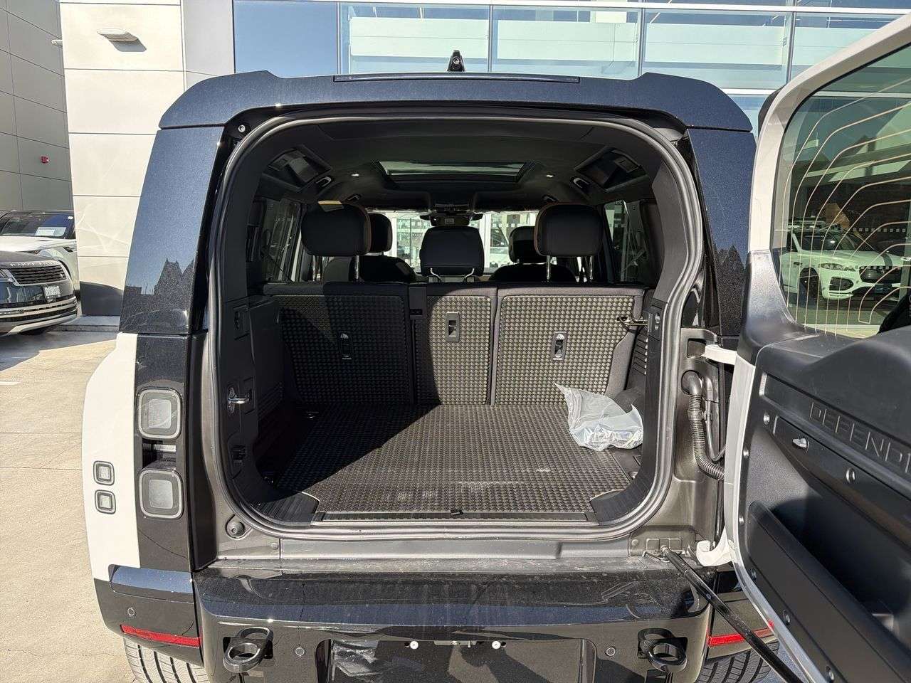 2026 Land Rover Defender 110 P400 X thumb 21