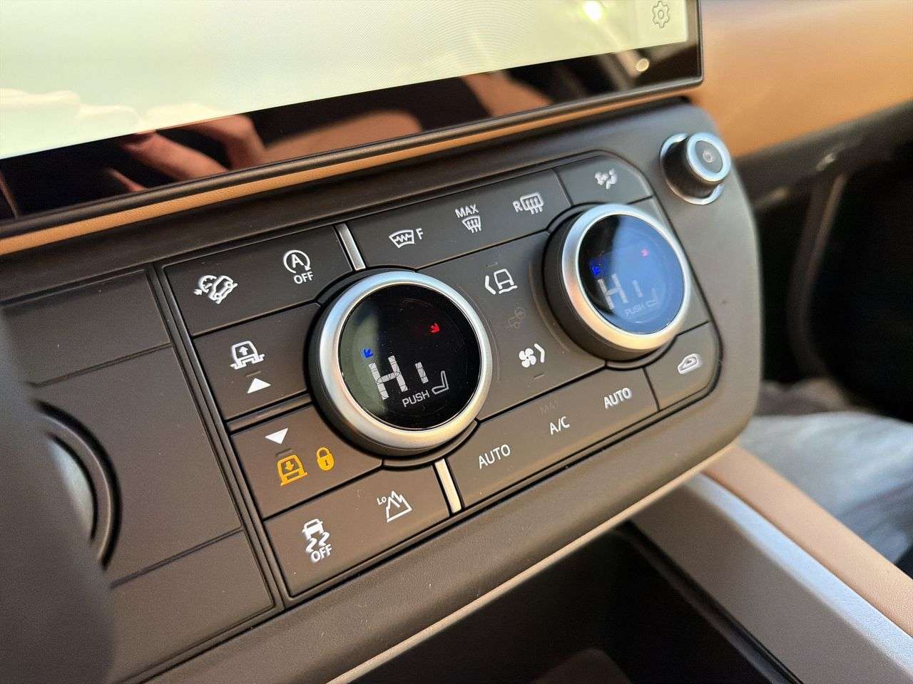 2026 Land Rover Defender 110 P400 X thumb 16
