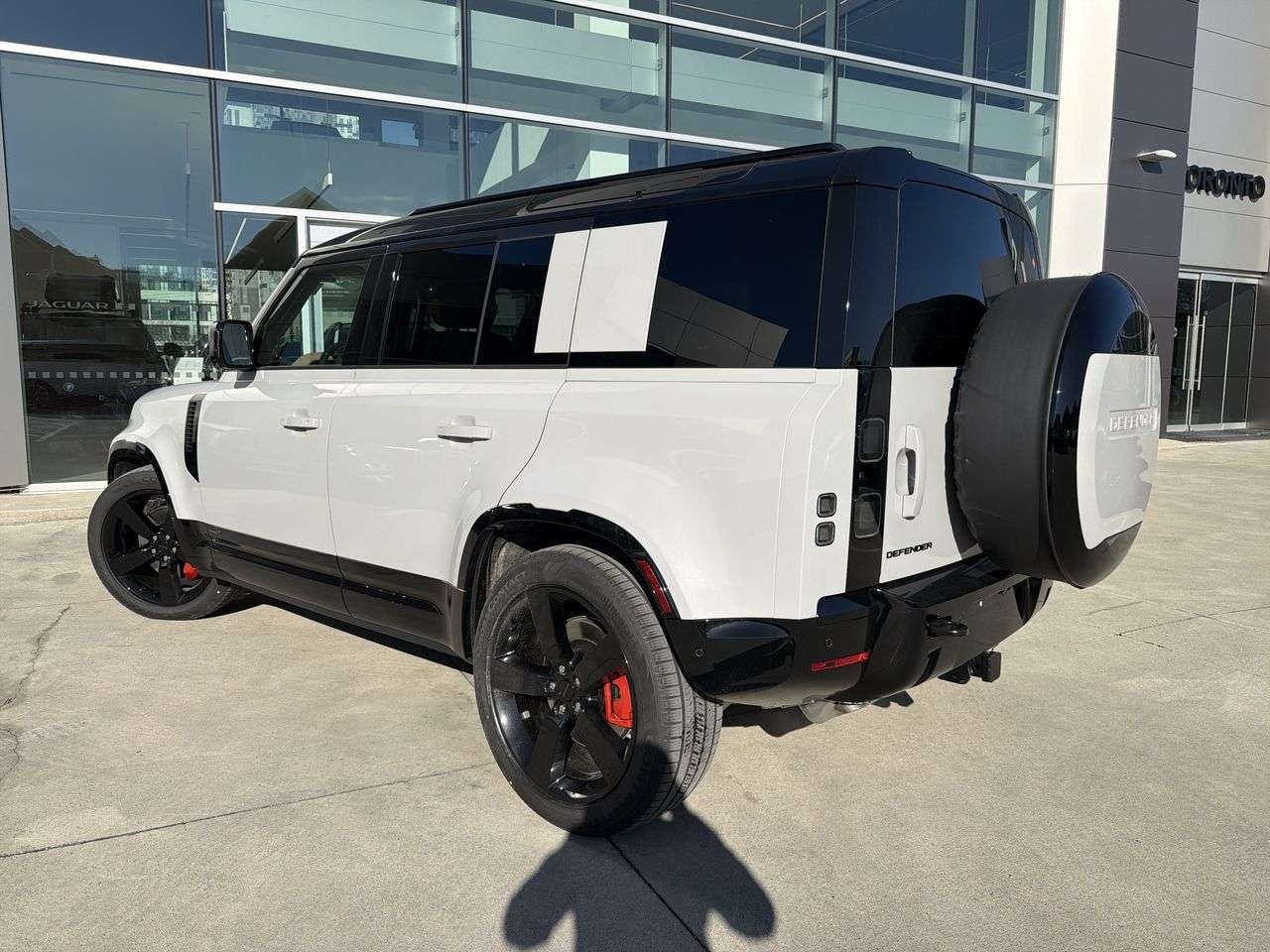 2026 Land Rover Defender 110 P400 X thumb 6