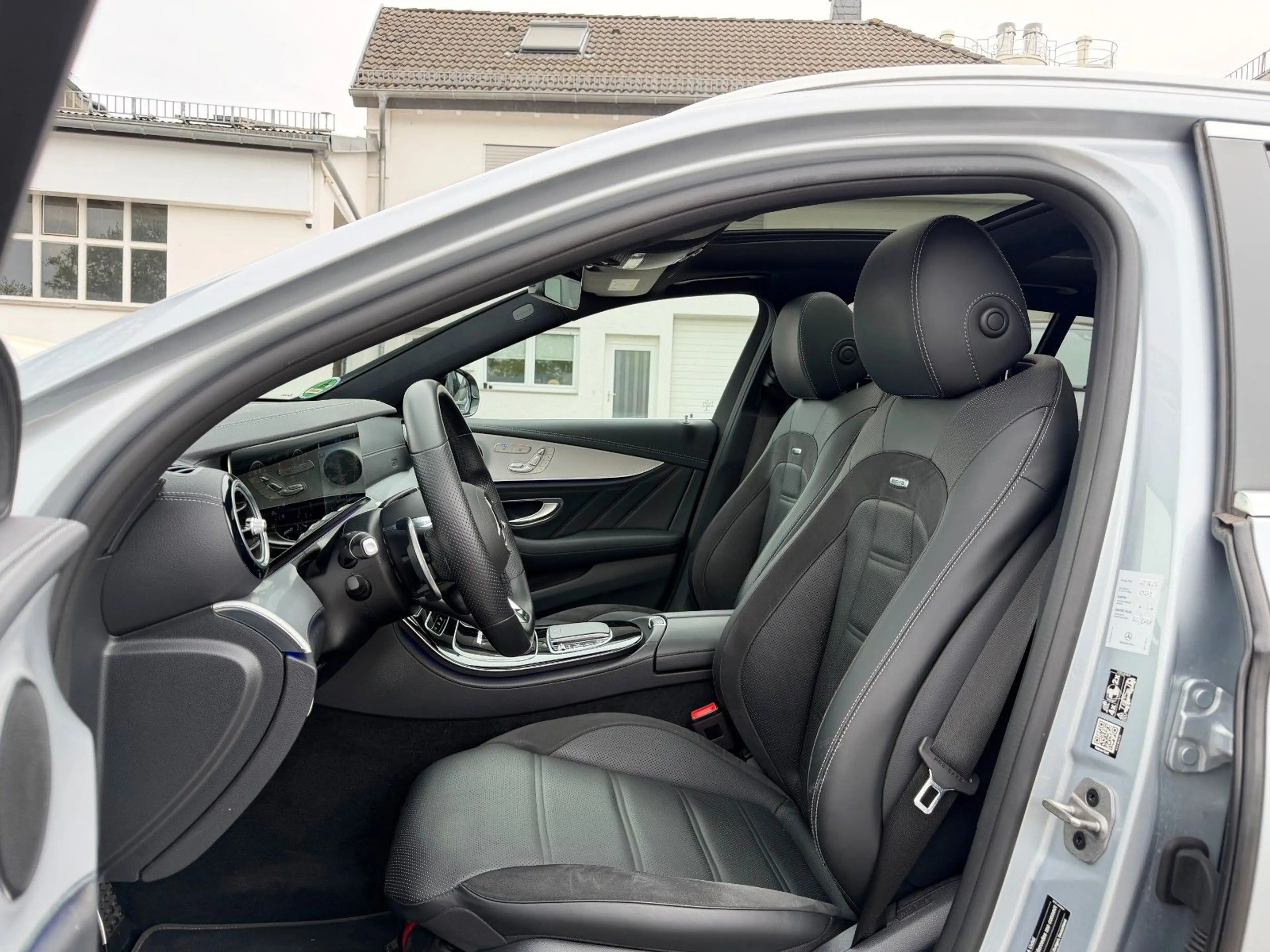 Mercedes-Benz E 63 AMG 4M+ PANO*Carbon I+II*DISTR+*360°*Burm — photo 6