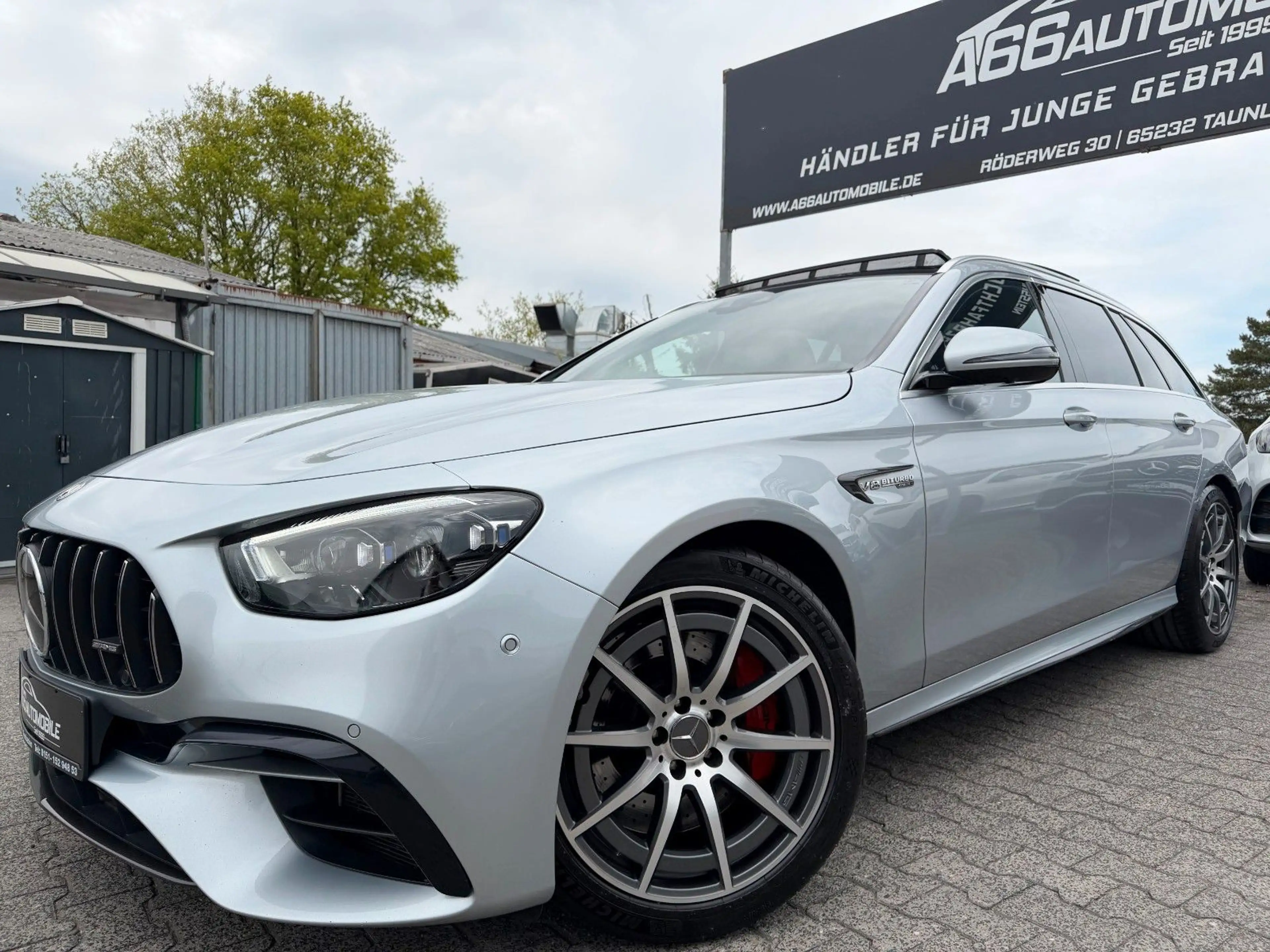 Mercedes-Benz E 63 AMG 4M+ PANO*Carbon I+II*DISTR+*360°*Burm
