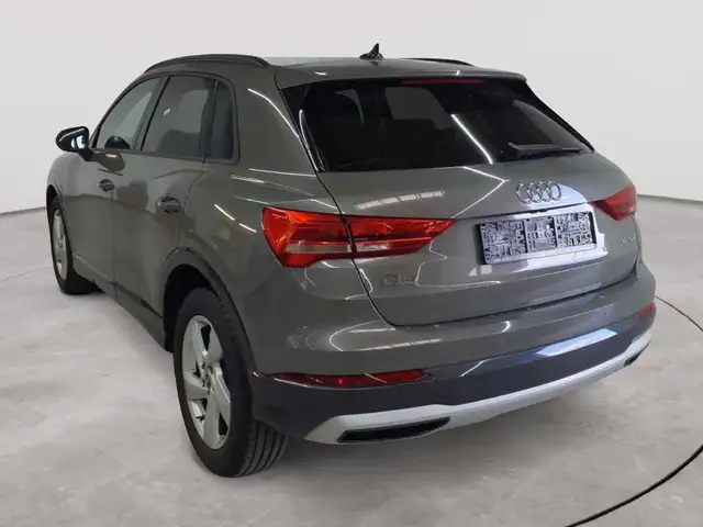 Audi Q3 view 5
