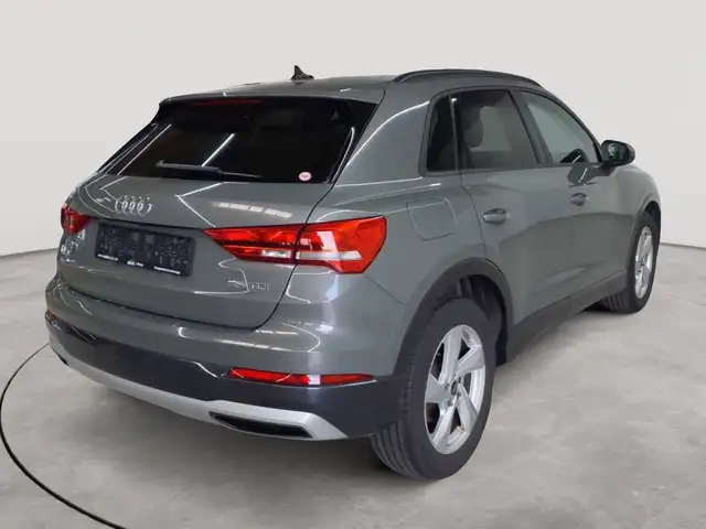 Audi Q3 view 4