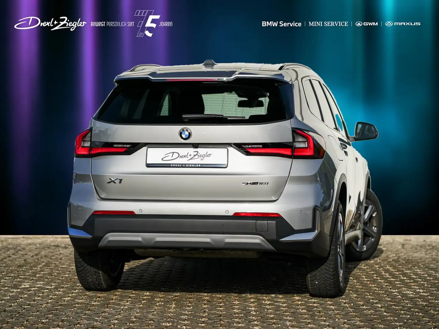 BMW X1 sDrive18i AHK AdLED PanoDach Travel+PremPaket Silber - 2