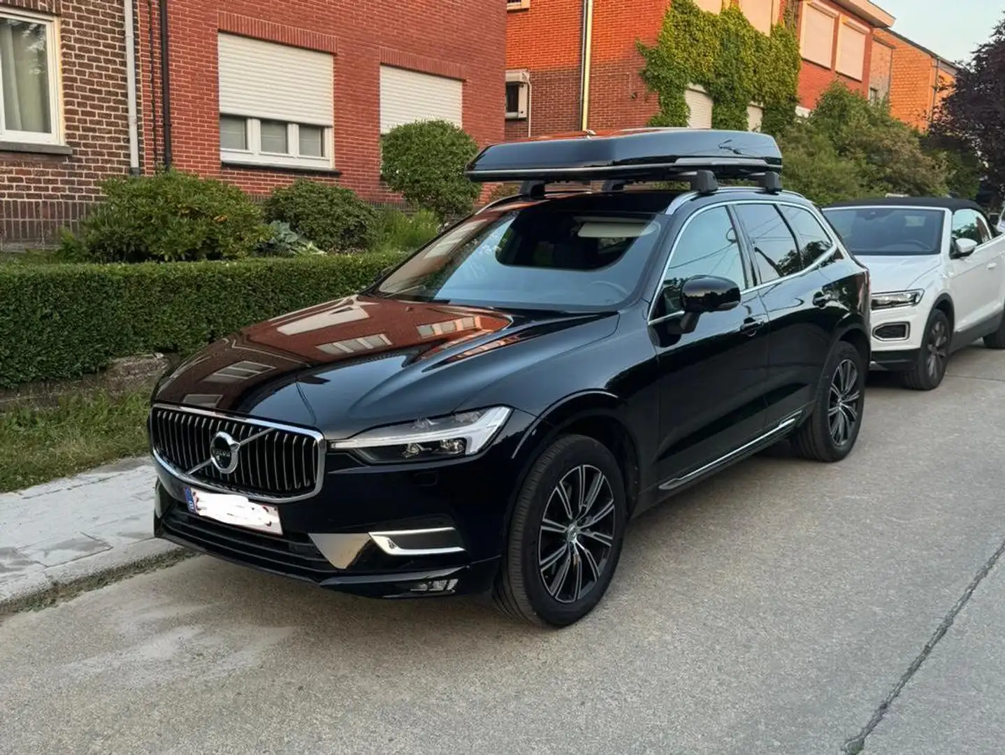 Volvo XC60 XC60 2.0 B4 MHEV Inscription Zwart - 1