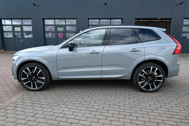 Volvo XC60 view 2