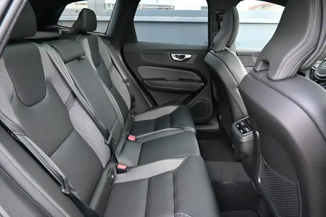 Volvo XC60 view 11