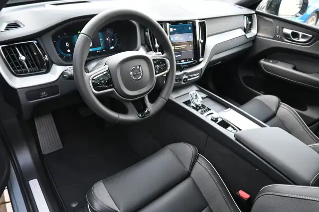 Volvo XC60 view 8