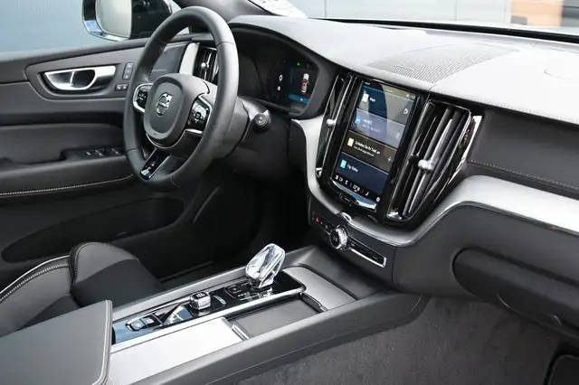 Volvo XC60 view 9