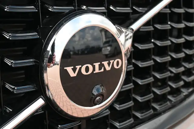 Volvo XC60 view 5