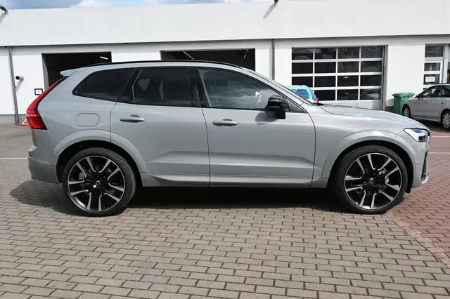 Volvo XC60 view 3