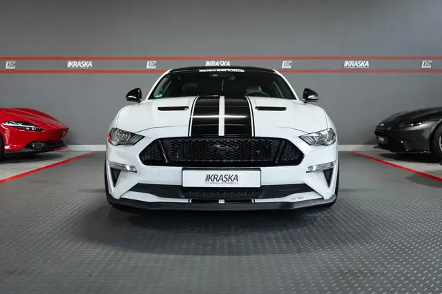 Ford Mustang view 5