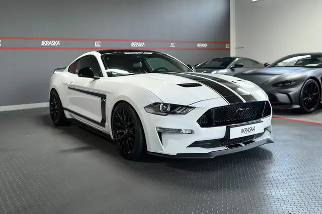 Ford Mustang view 8