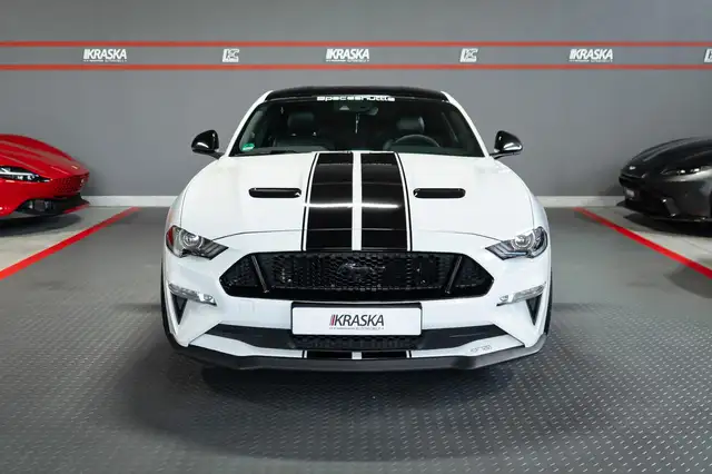 Ford Mustang view 6