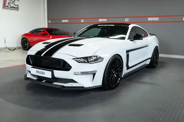 Ford Mustang view 4