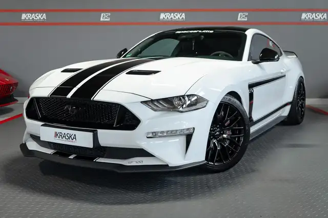 Ford Mustang view 2