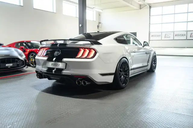 Ford Mustang view 9