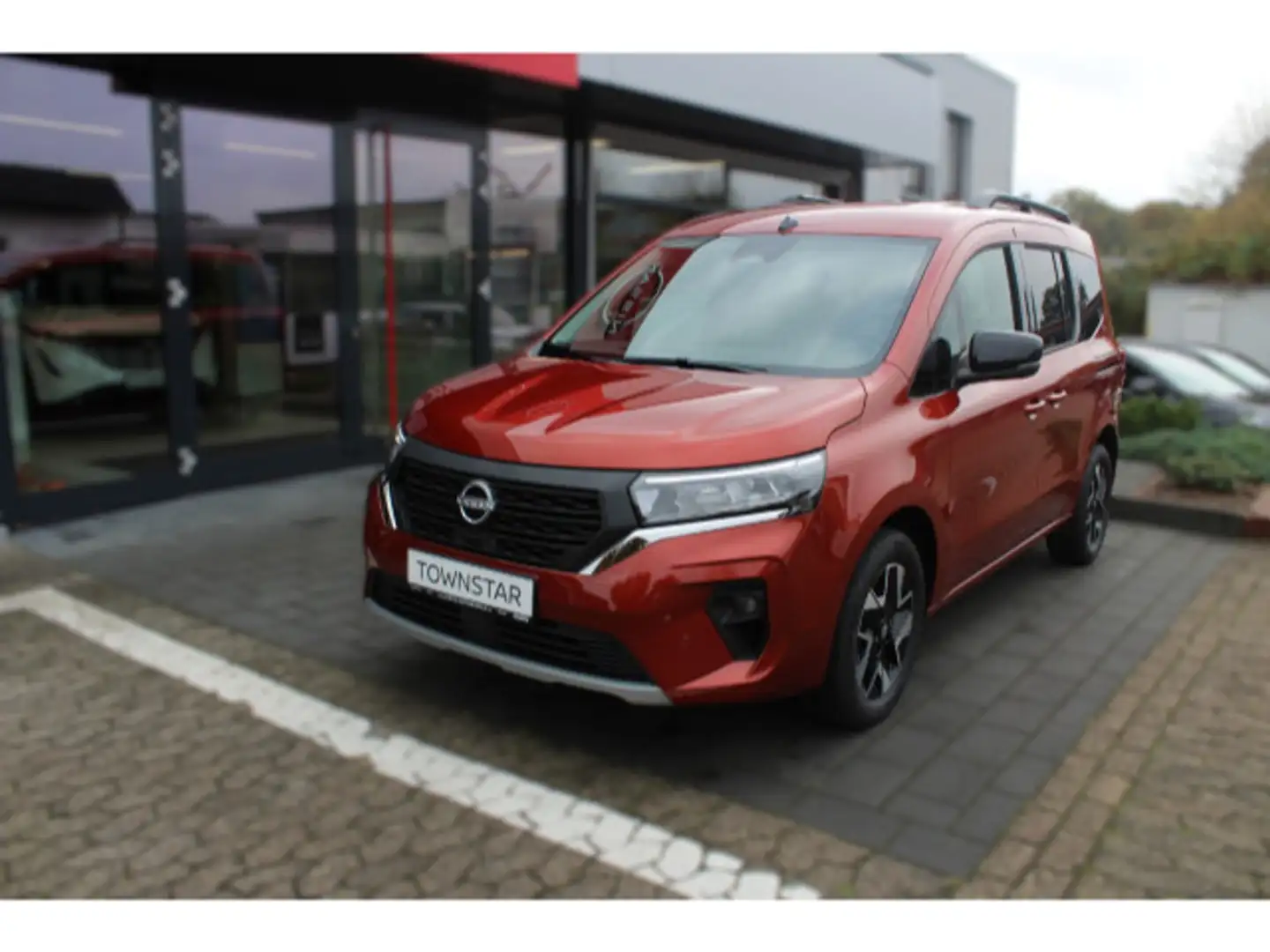 Nissan Townstar Kombi L1 1.3 DIG-T 130 Tekna Automatik Rot - 2