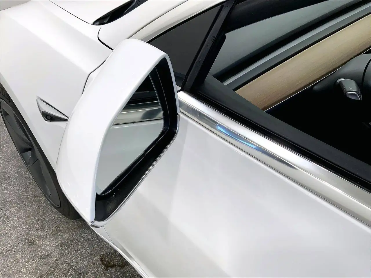 Tesla Model 3 снимка Tesla Model 3