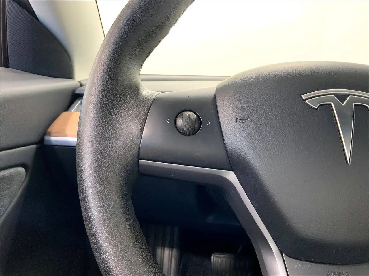 Tesla Model 3 снимка Tesla Model 3