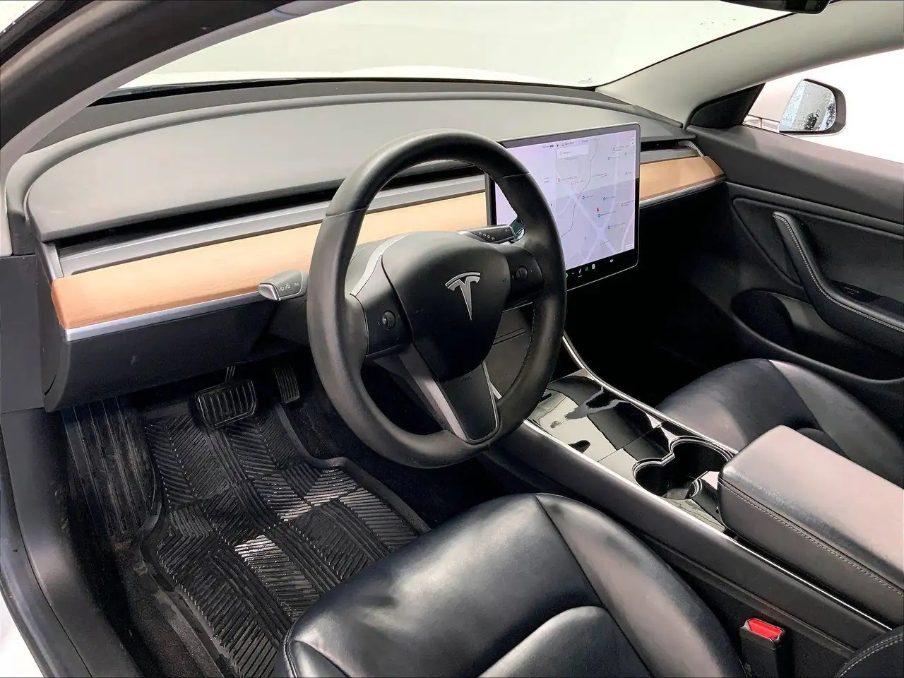 Tesla Model 3 снимка Tesla Model 3