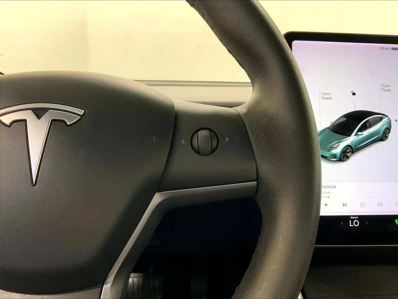 Tesla Model 3 снимка Tesla Model 3