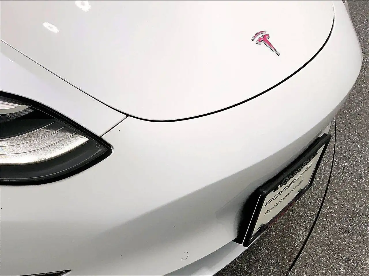 Tesla Model 3 снимка Tesla Model 3