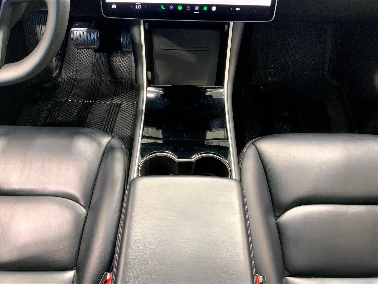 Tesla Model 3 снимка Tesla Model 3