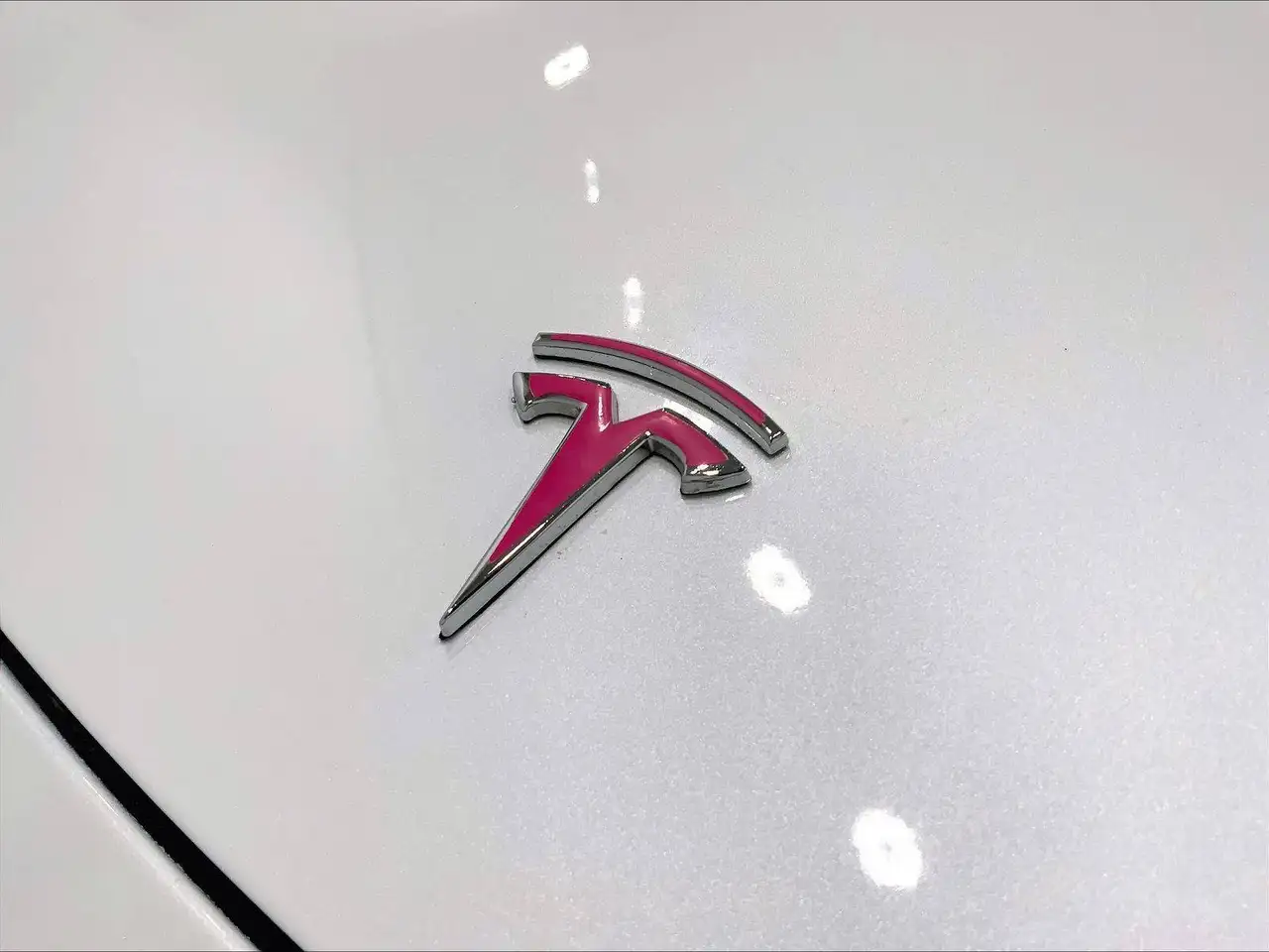Tesla Model 3 снимка Tesla Model 3