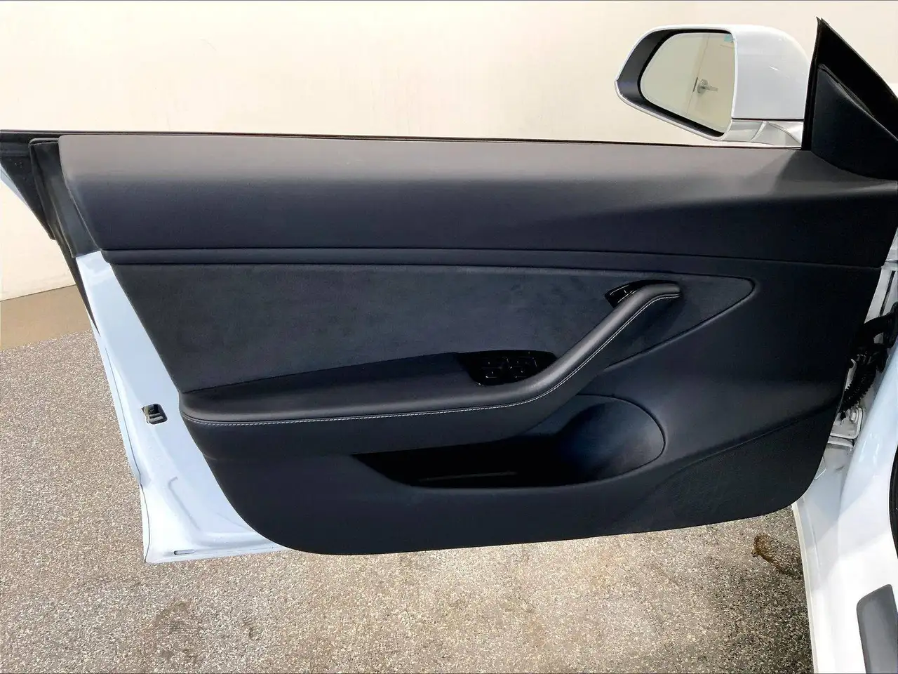 Tesla Model 3 снимка Tesla Model 3