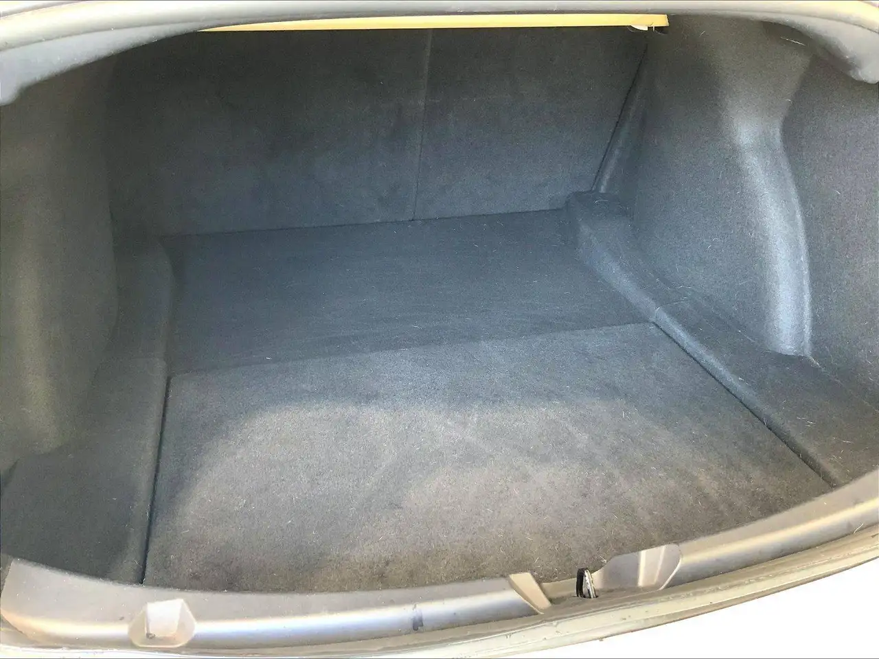 Tesla Model 3 снимка Tesla Model 3
