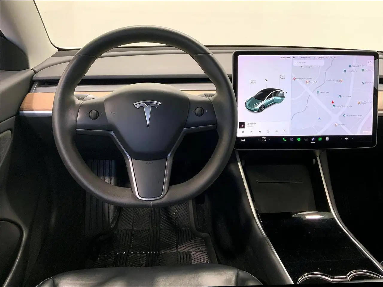 Tesla Model 3 снимка Tesla Model 3