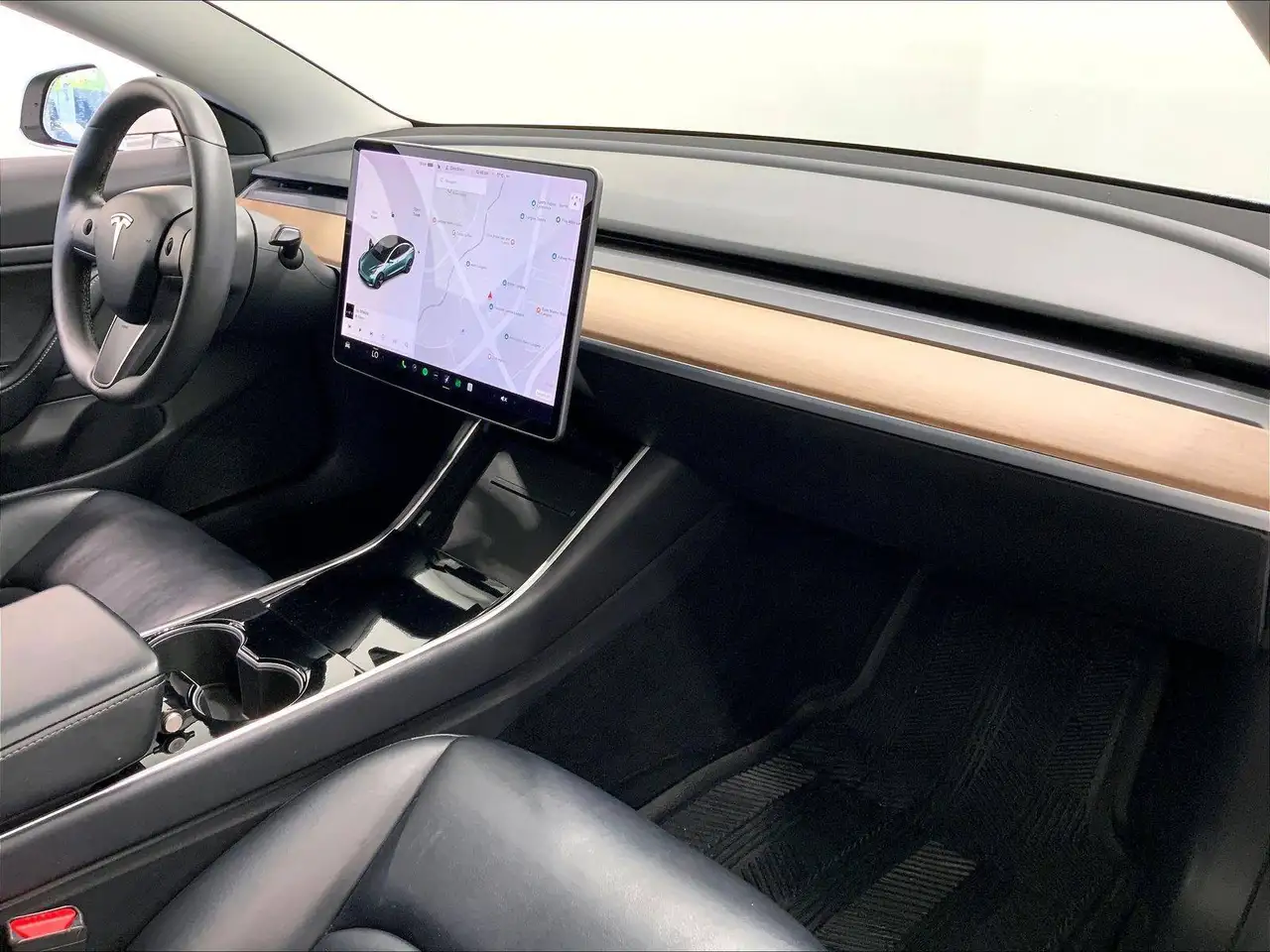 Tesla Model 3 снимка Tesla Model 3