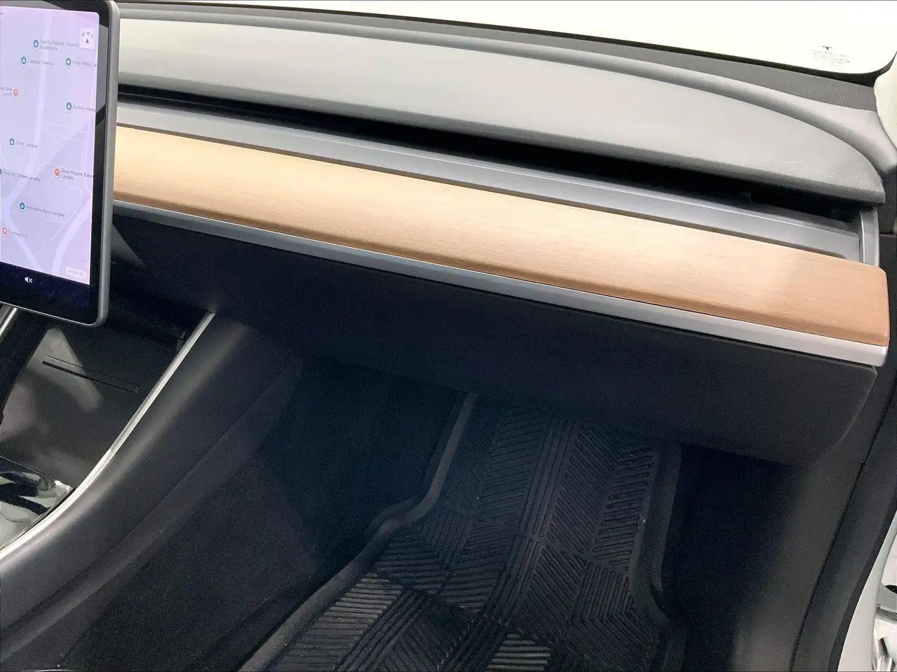 Tesla Model 3 снимка Tesla Model 3